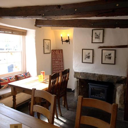 Kings Arms Hotel Abergavenny Ngoại thất bức ảnh