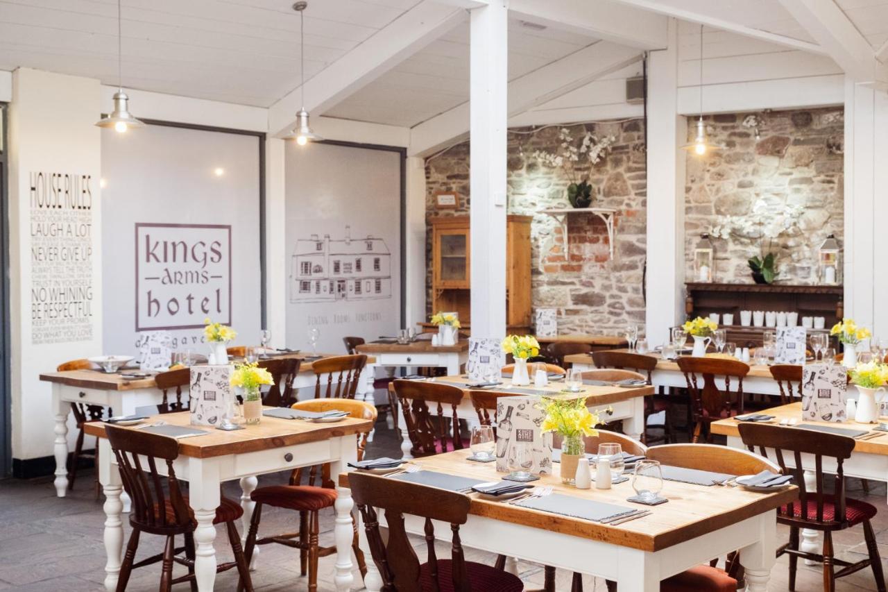 Kings Arms Hotel Abergavenny Ngoại thất bức ảnh