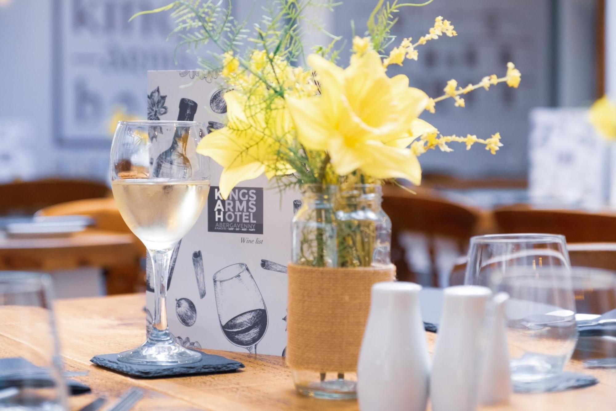Kings Arms Hotel Abergavenny Ngoại thất bức ảnh
