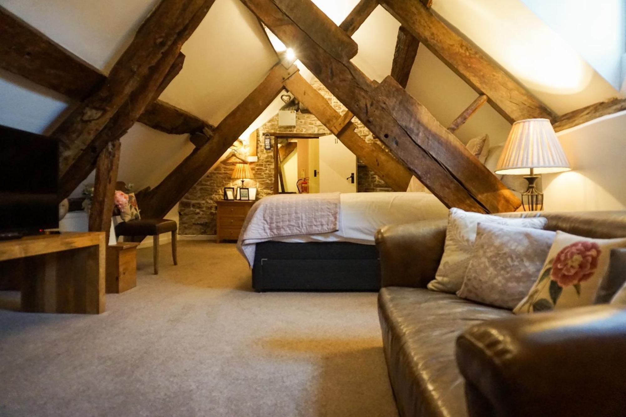 Kings Arms Hotel Abergavenny Ngoại thất bức ảnh