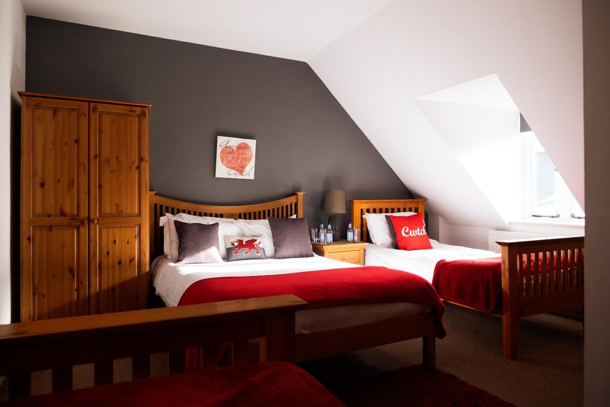 Kings Arms Hotel Abergavenny Ngoại thất bức ảnh