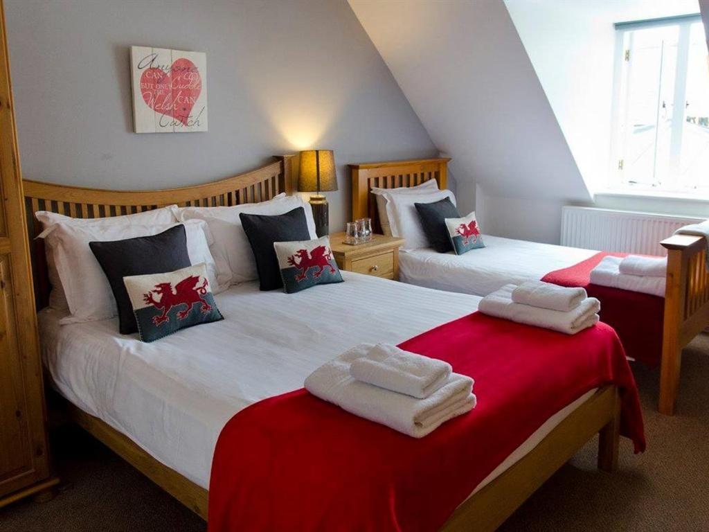 Kings Arms Hotel Abergavenny Ngoại thất bức ảnh