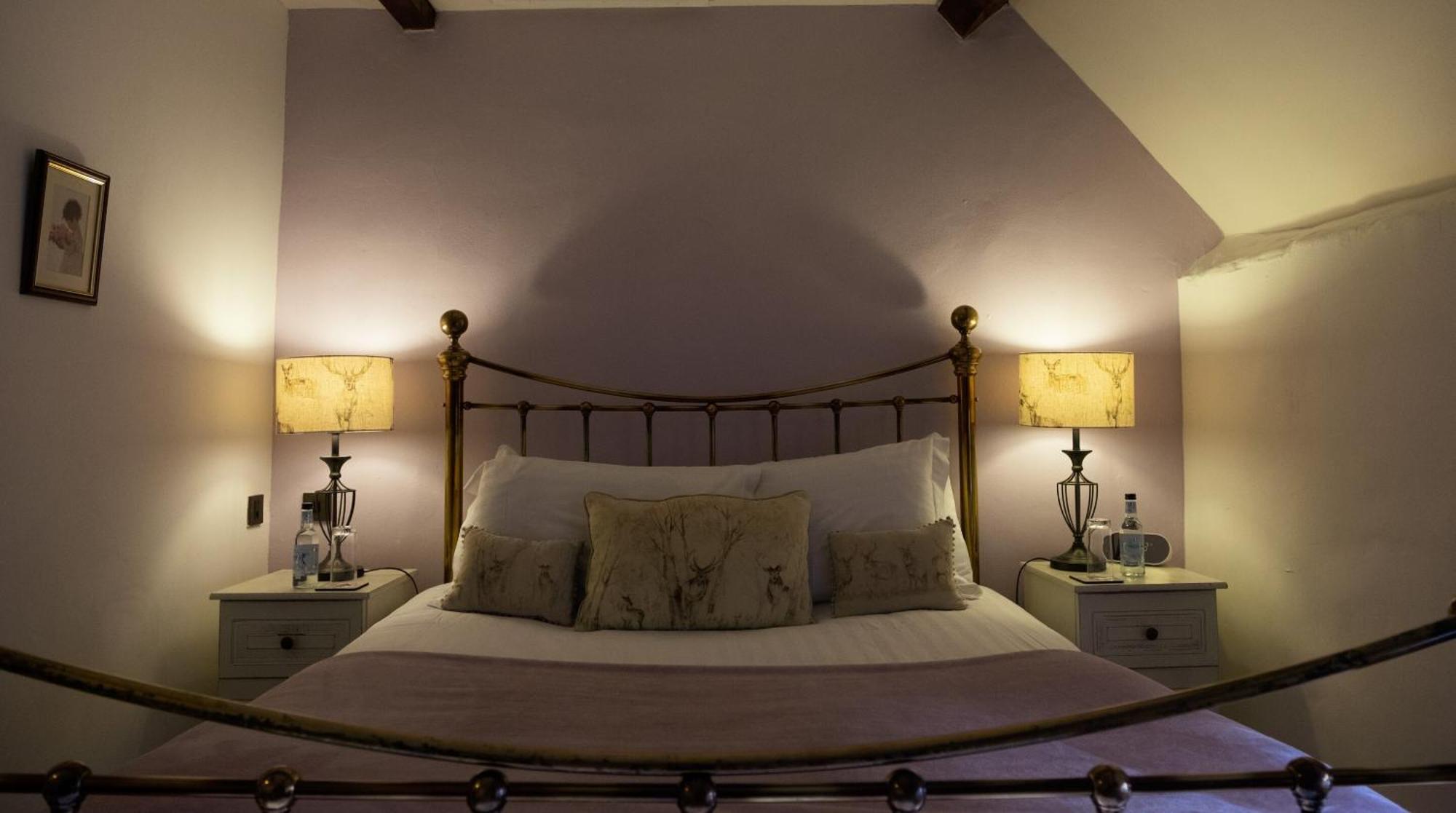 Kings Arms Hotel Abergavenny Ngoại thất bức ảnh