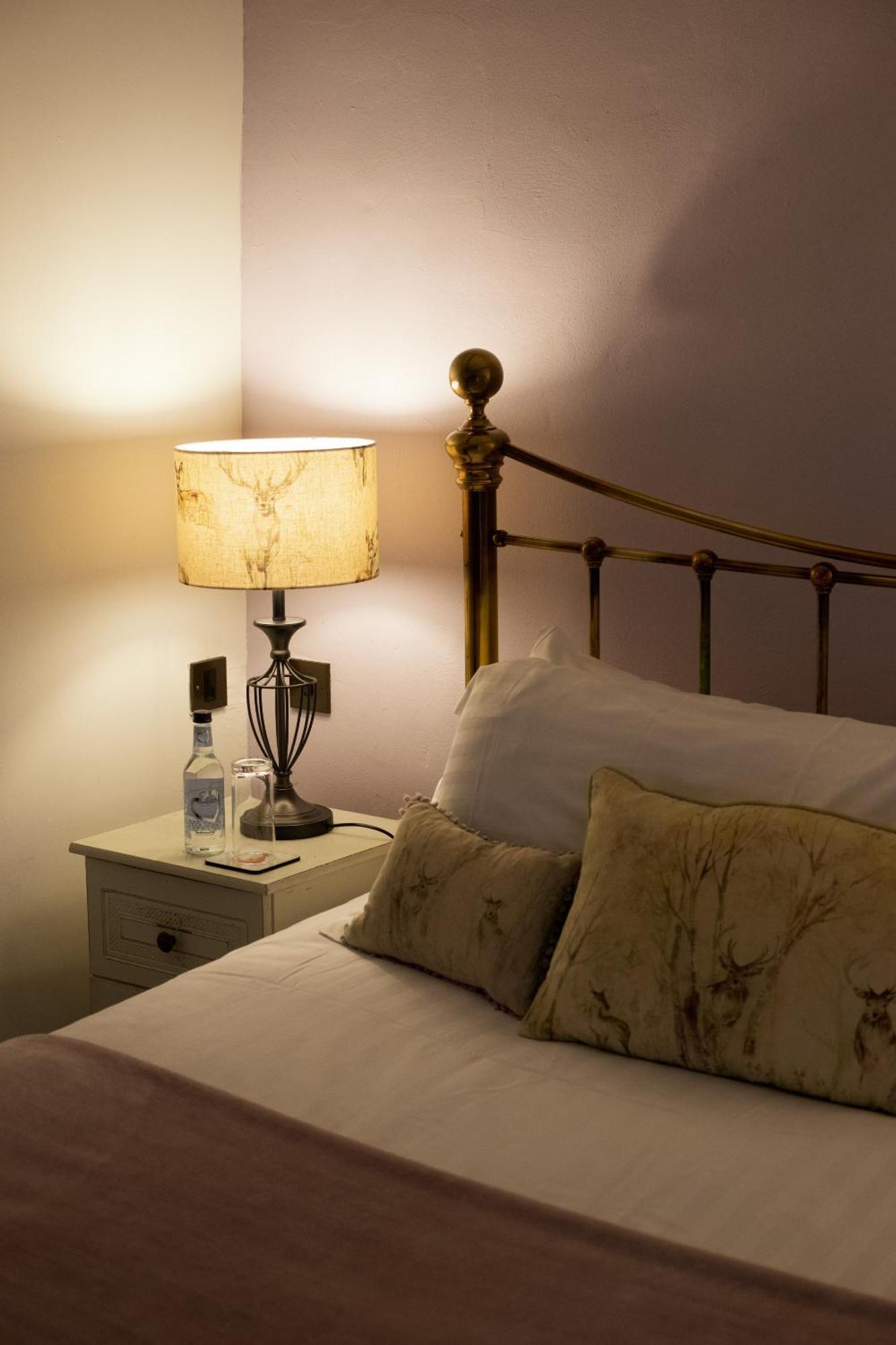 Kings Arms Hotel Abergavenny Phòng bức ảnh