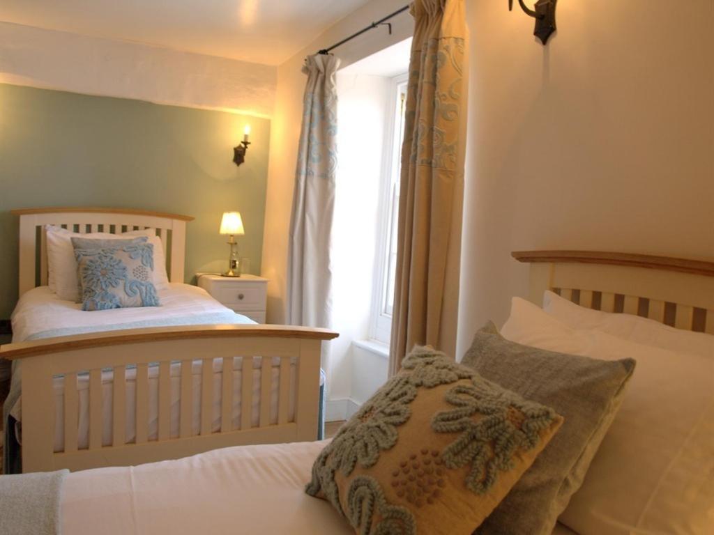 Kings Arms Hotel Abergavenny Phòng bức ảnh