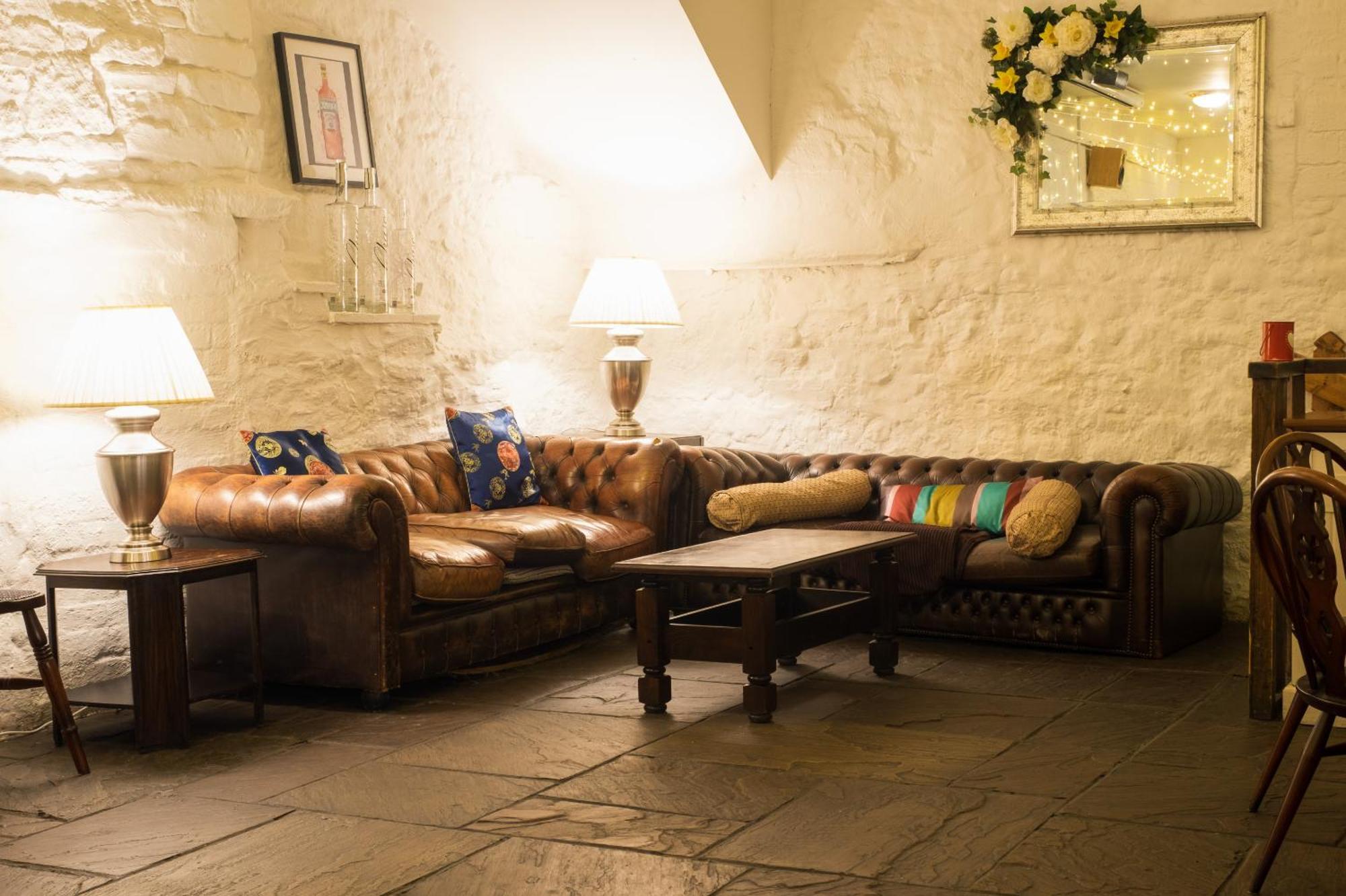 Kings Arms Hotel Abergavenny Ngoại thất bức ảnh