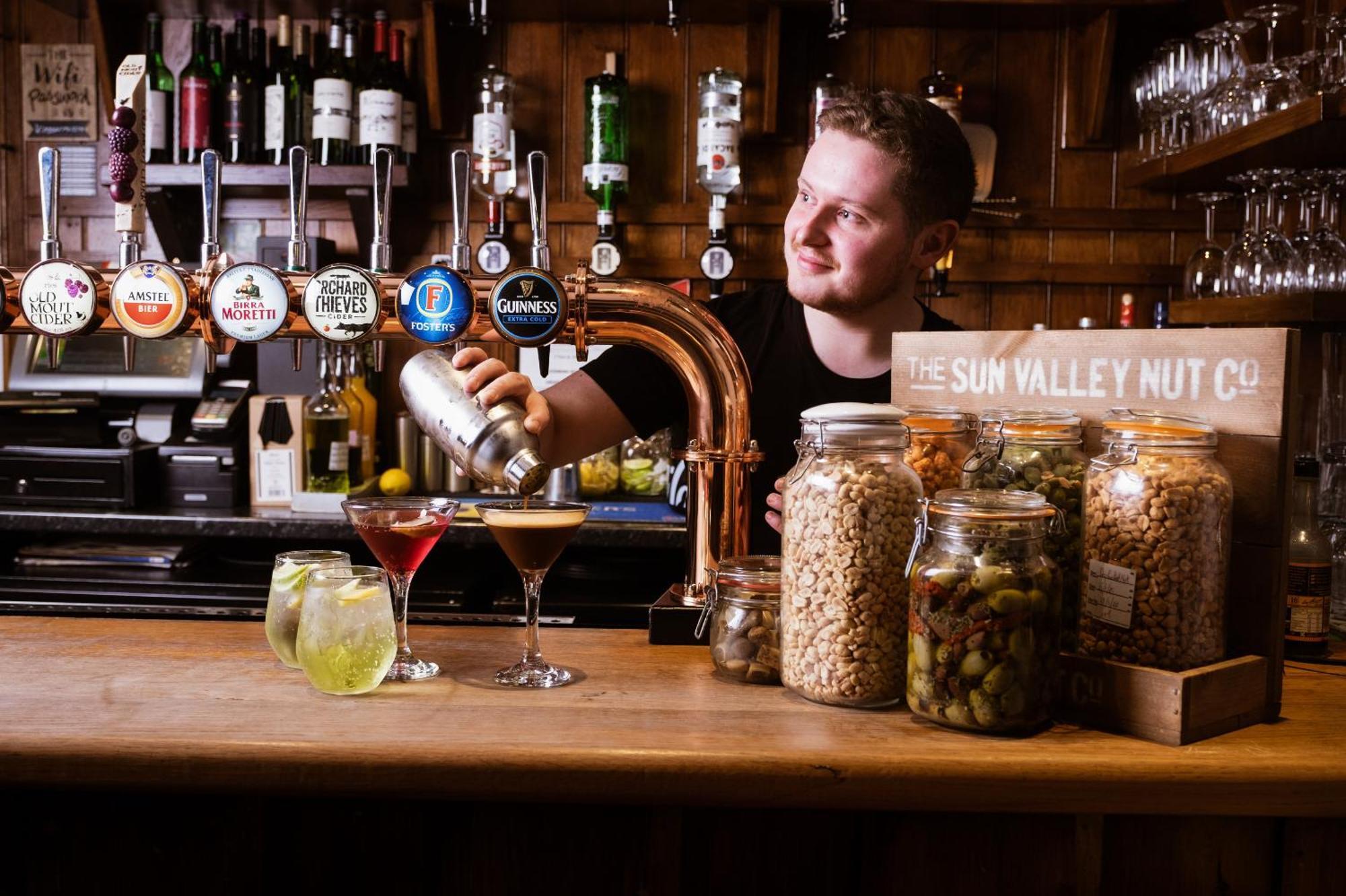 Kings Arms Hotel Abergavenny Ngoại thất bức ảnh