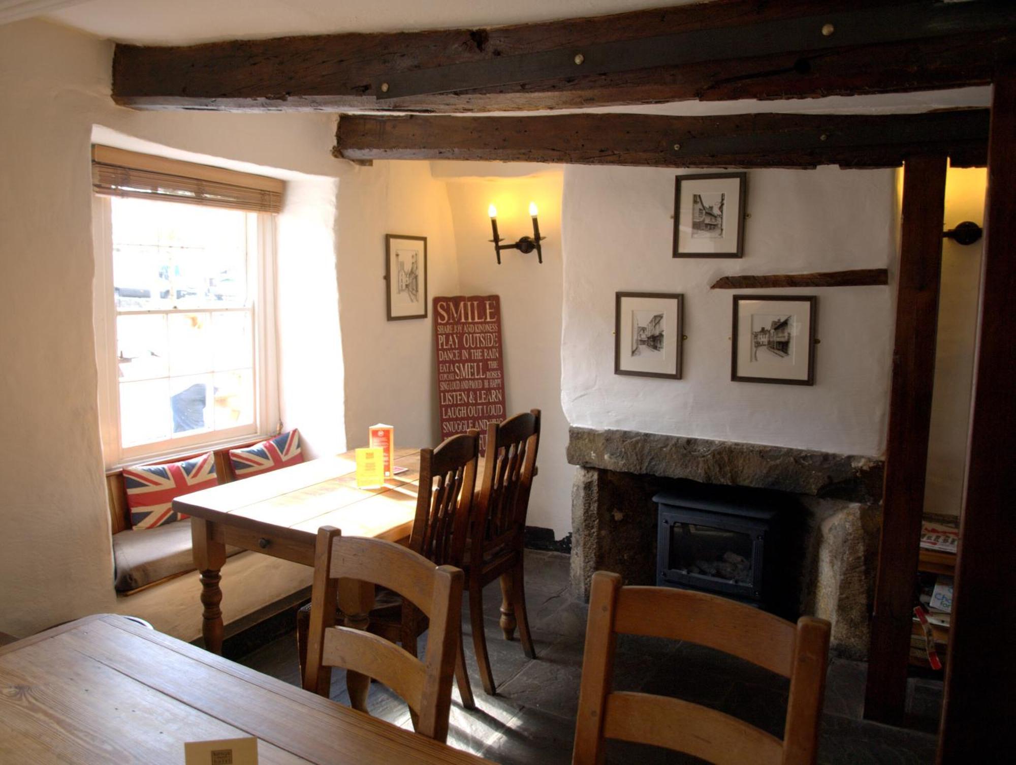 Kings Arms Hotel Abergavenny Ngoại thất bức ảnh